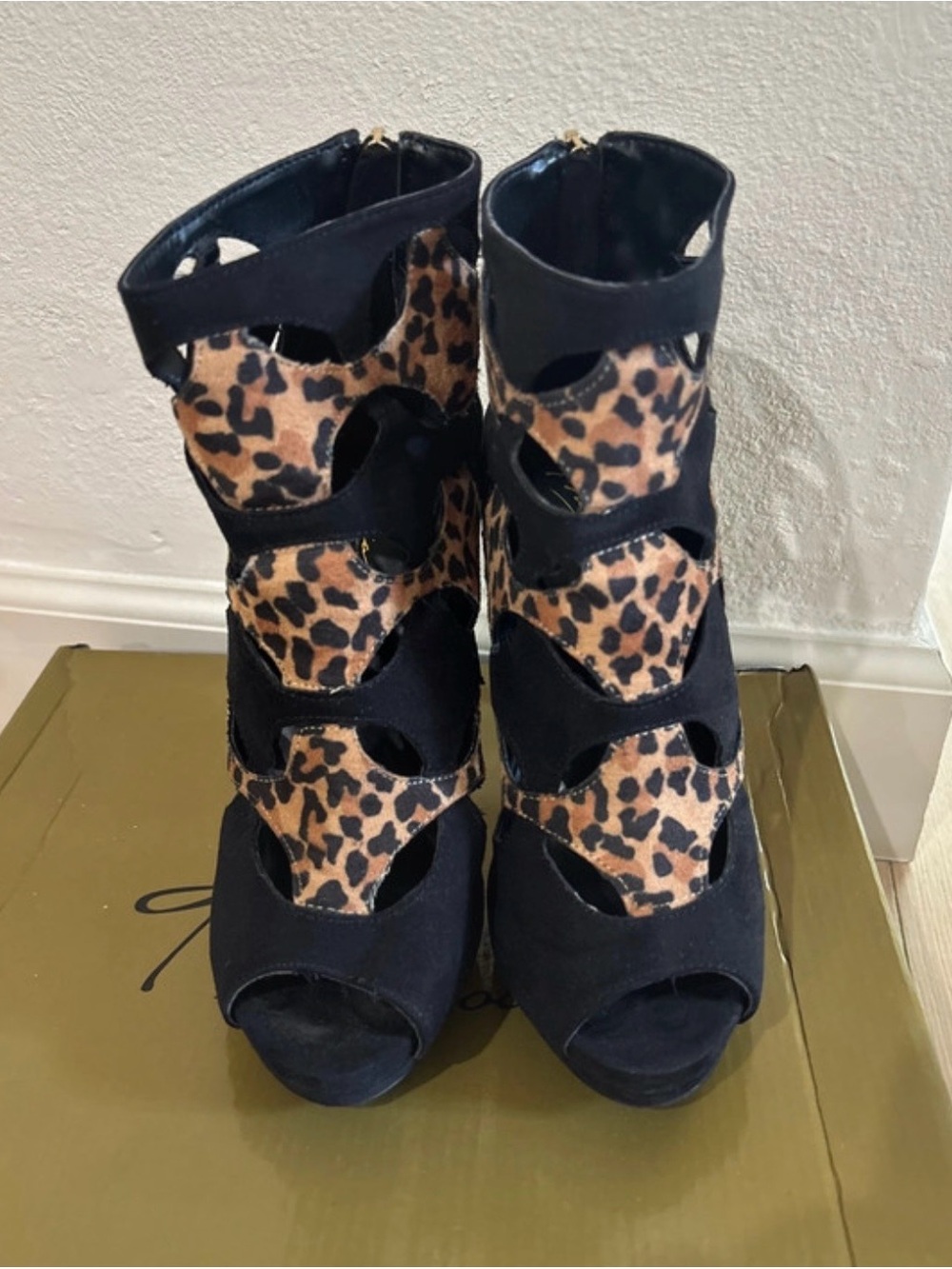 Leopard Print Cutout Peep-Toe Women's Heels - Black / Leopard